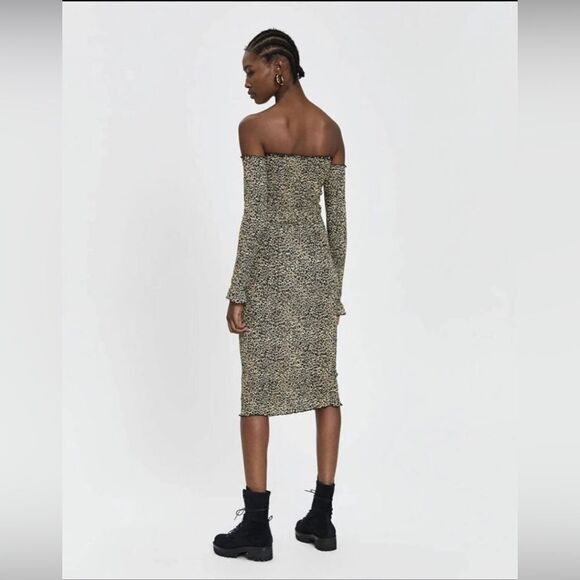 Farrow
Lucinda Off-Shoulder Leopard Dress Smocked leopard-print dress small - Picture 16 of 16